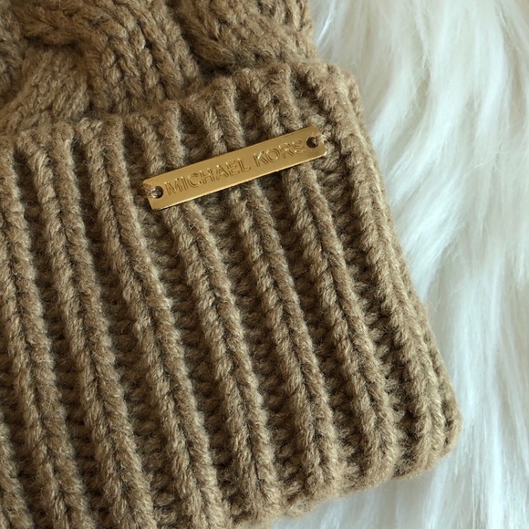 Michael Kors Cable Hat - Picture 3 of 6